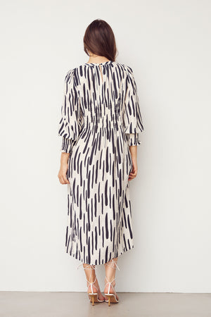 I SAY Ane Smock Dress Dresses M64 Black Brushstrokes