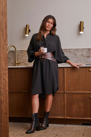 I SAY Asta Smock Dress Dresses M85 Graphic Khaki Strokes