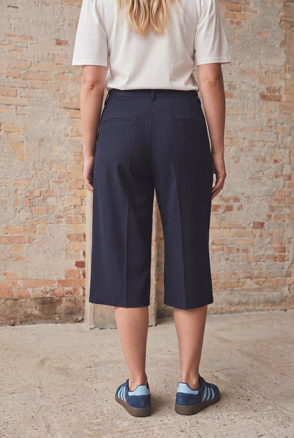 I SAY Felicia Long Shorts Shorts N39 Navy Pinstripe