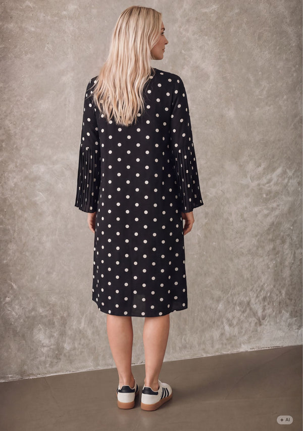I SAY Melba Pleat Dress Dresses N62 Black w/Dots
