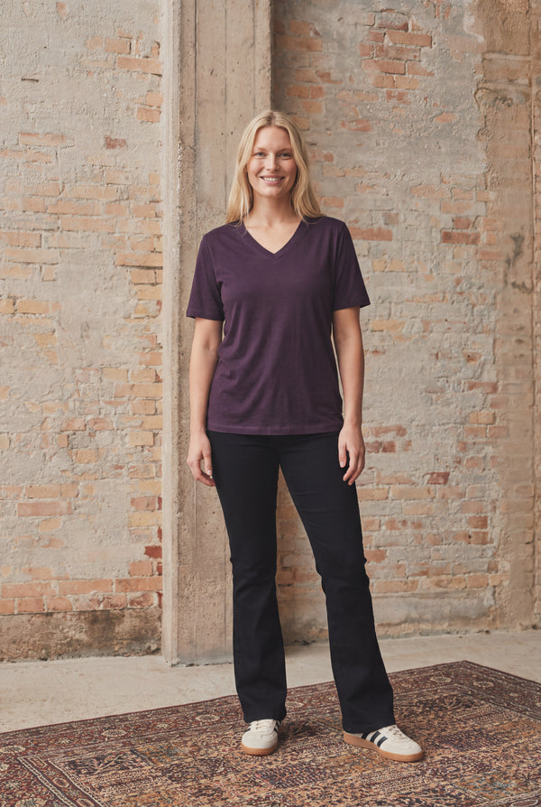 I SAY Nugga Basic V-Neck T-Shirt Basics 419 Aubergine