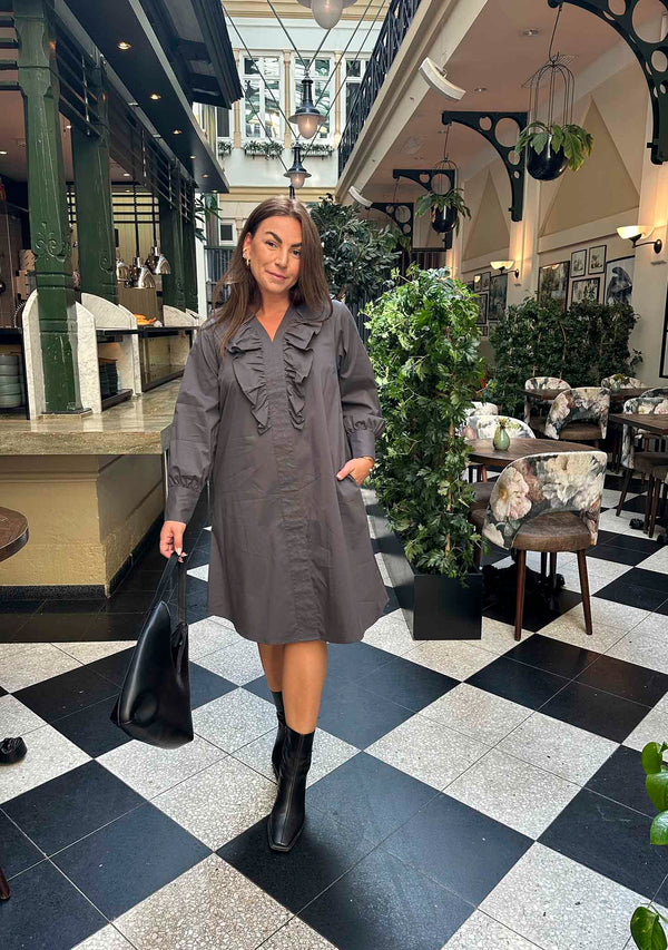 I SAY Sigga V-Flounce Dress Dresses 911 Grey